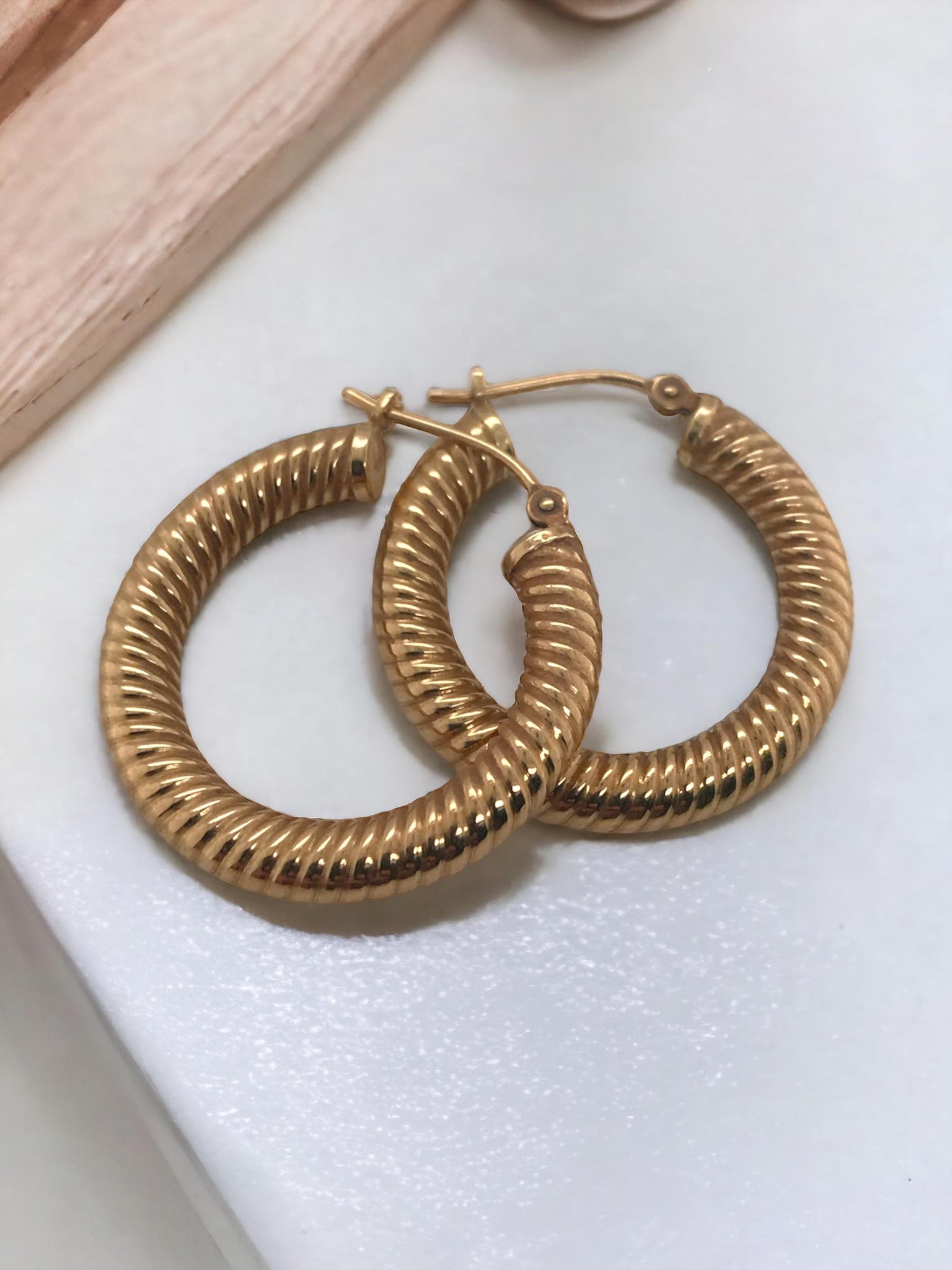 Vintage deals 14K gold hoop earrings