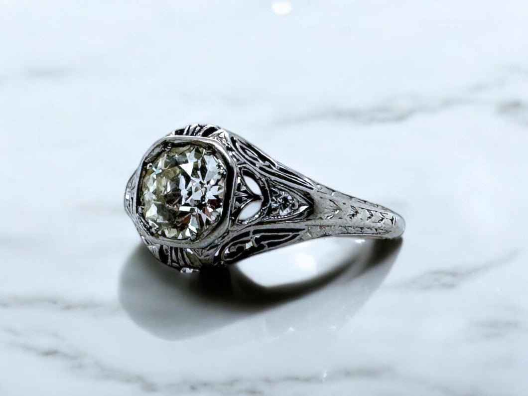 Antique Art Deco 0.85 Carat Diamond Platinum Engagement Ring