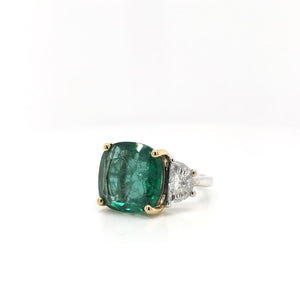 CONTEMPORARY ESTATE 7.88 CARAT EMERALD AND DIAMOND RING