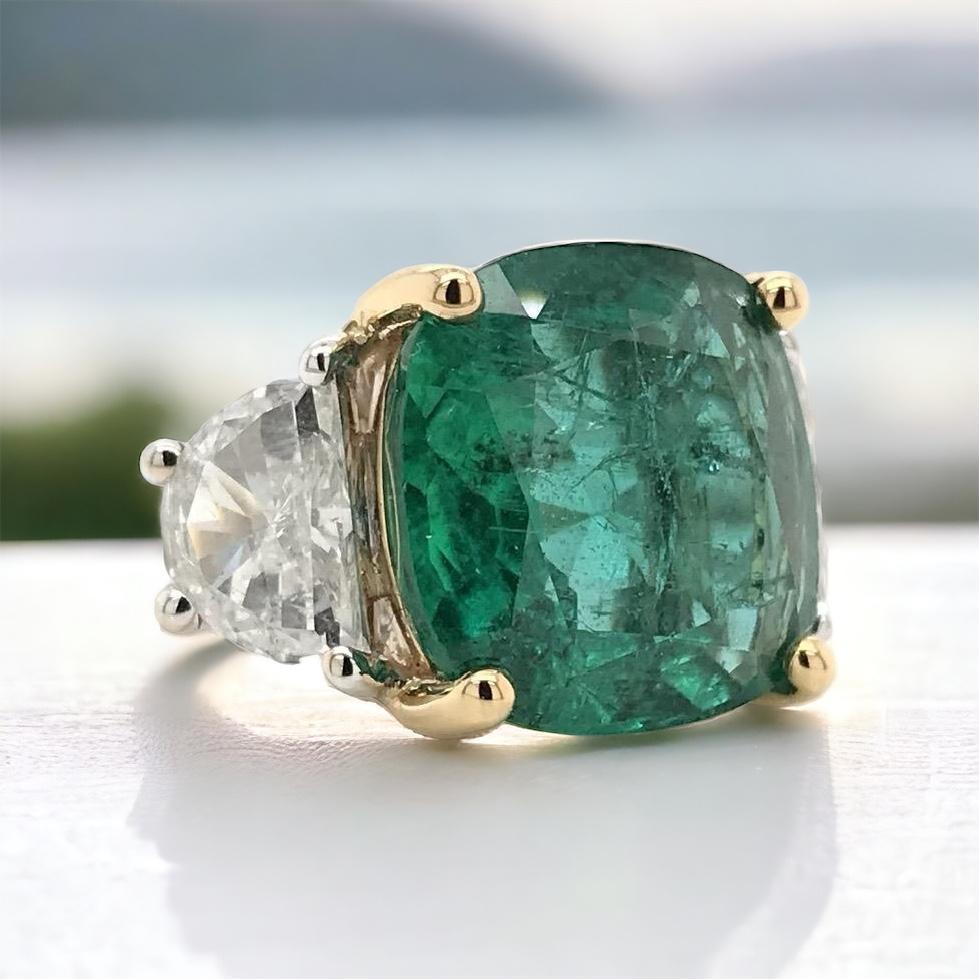 CONTEMPORARY ESTATE 7.88 CARAT EMERALD AND DIAMOND RING